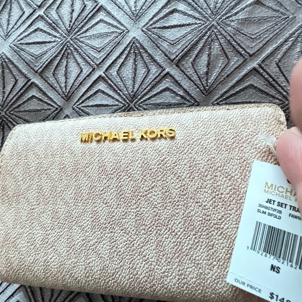 Michael Kors wallet-NWT..